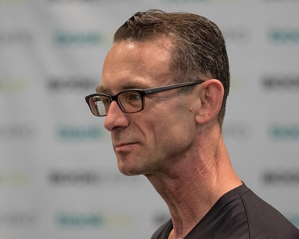 CHUCK PALAHNIUK